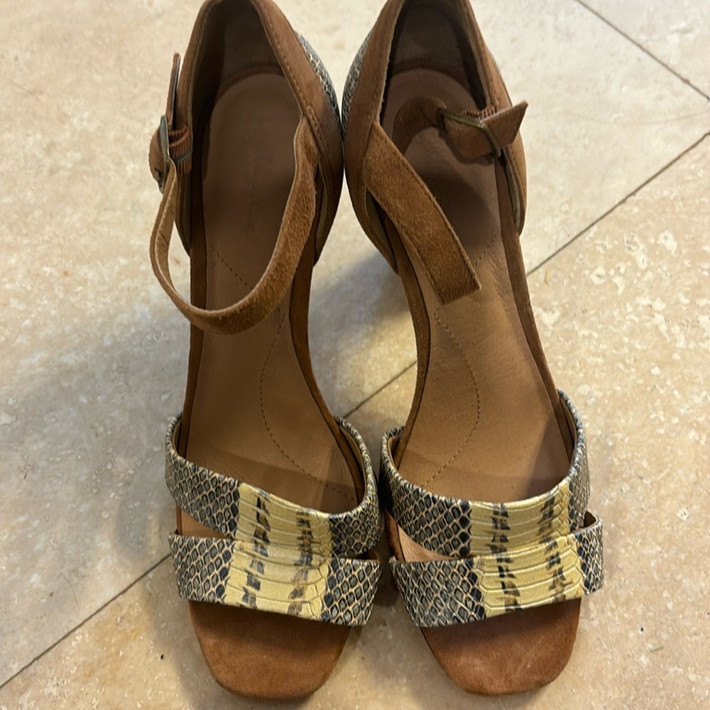 New W tags SNAKE SKIN HEELS       Sz 7.5